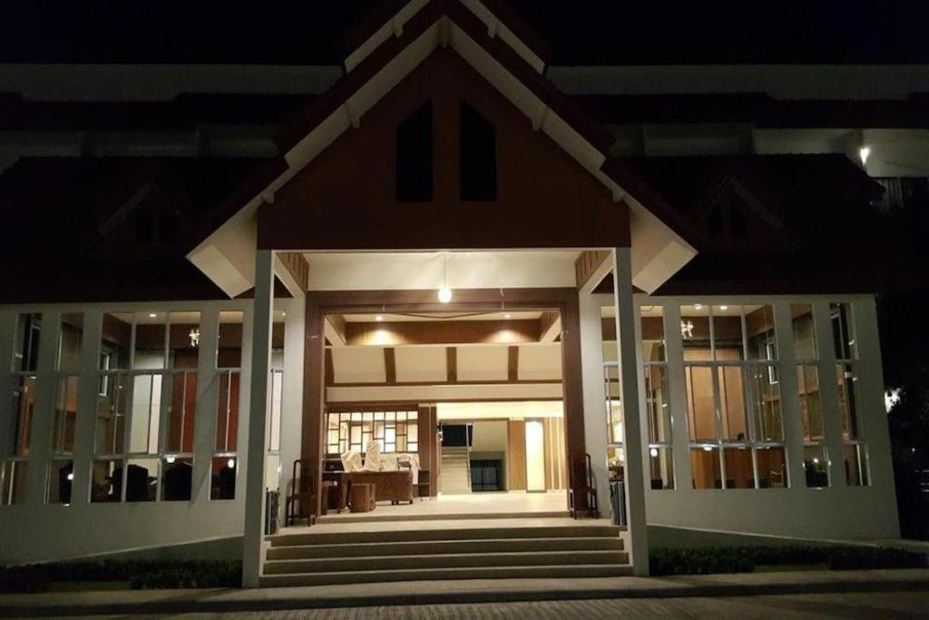 斯拉约科大酒店 来兴府 外观 照片